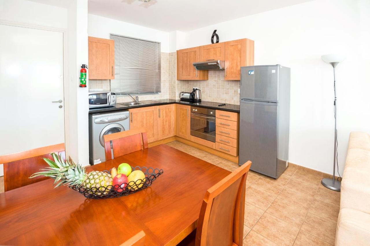 Seabreeze Apartment 200M Away From The Sea Paralimni Exterior photo