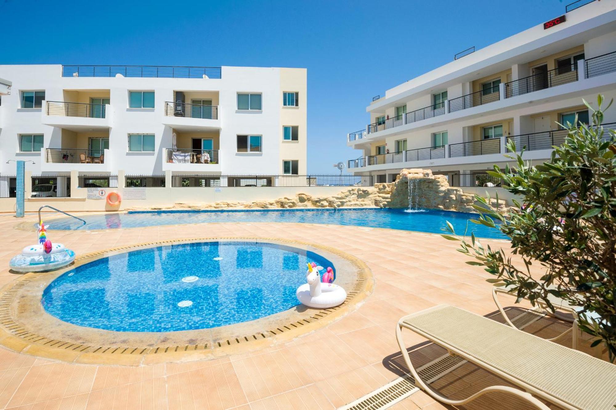 Seabreeze Apartment 200M Away From The Sea Paralimni Exterior photo