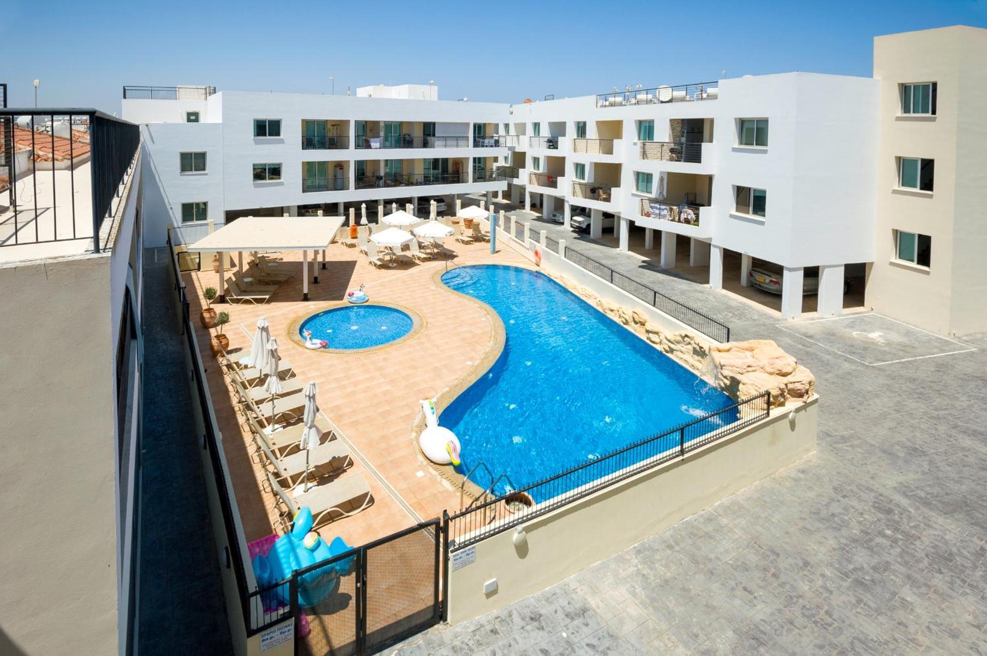 Seabreeze Apartment 200M Away From The Sea Paralimni Exterior photo